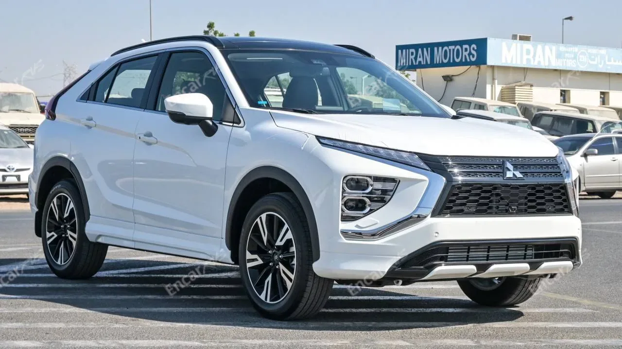 Mitsubishi Eclipse Cross 2026 белый — вид спереди три четверти