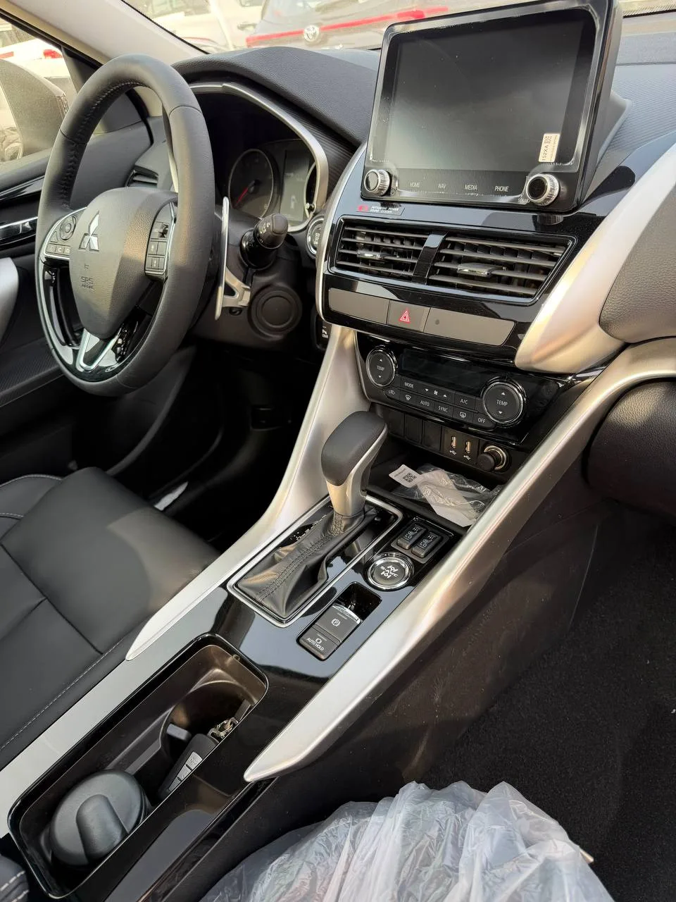 Mitsubishi Eclipse Cross 2026 — передние сиденья