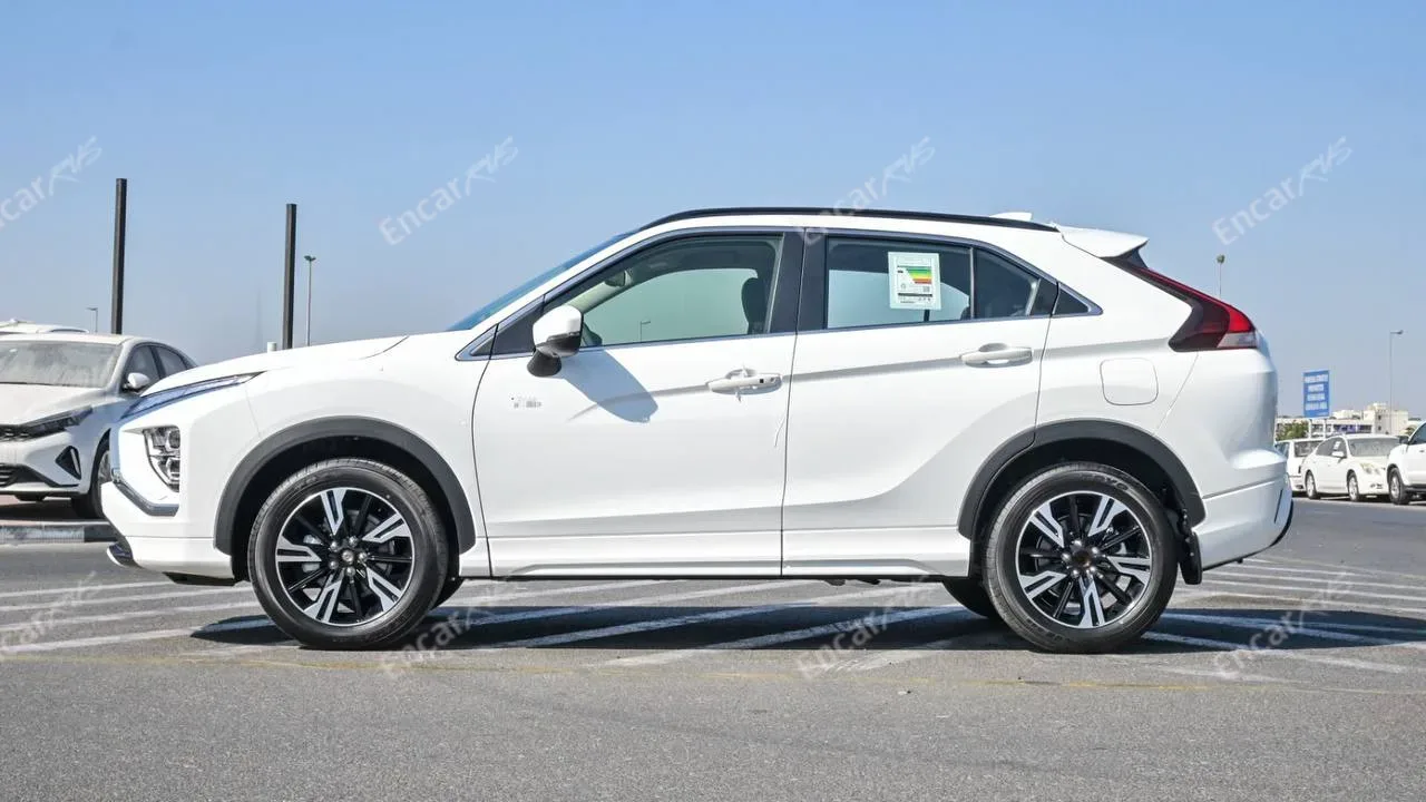 Mitsubishi Eclipse Cross 2026 — вид сбоку