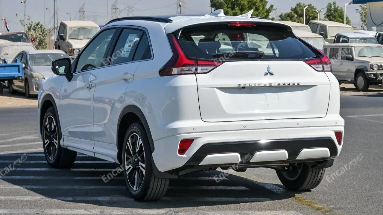 Mitsubishi Eclipse Cross 2026 — корма три четверти