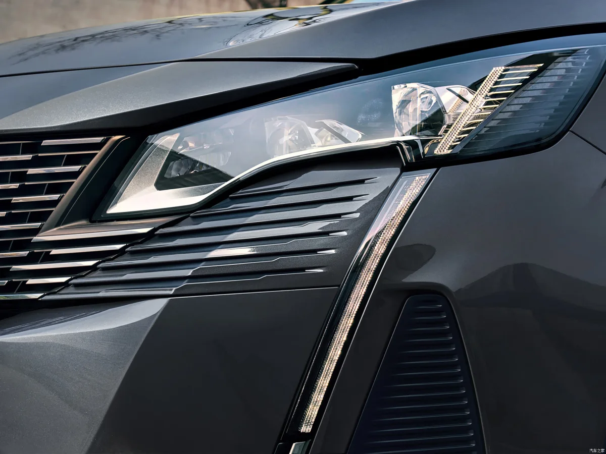 Фара и решётка Peugeot 5008 2026