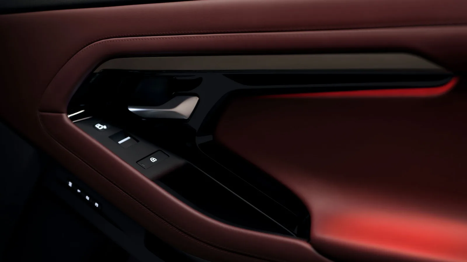 Range Rover Evoque L 2026 — отделка двери и подсветка салона