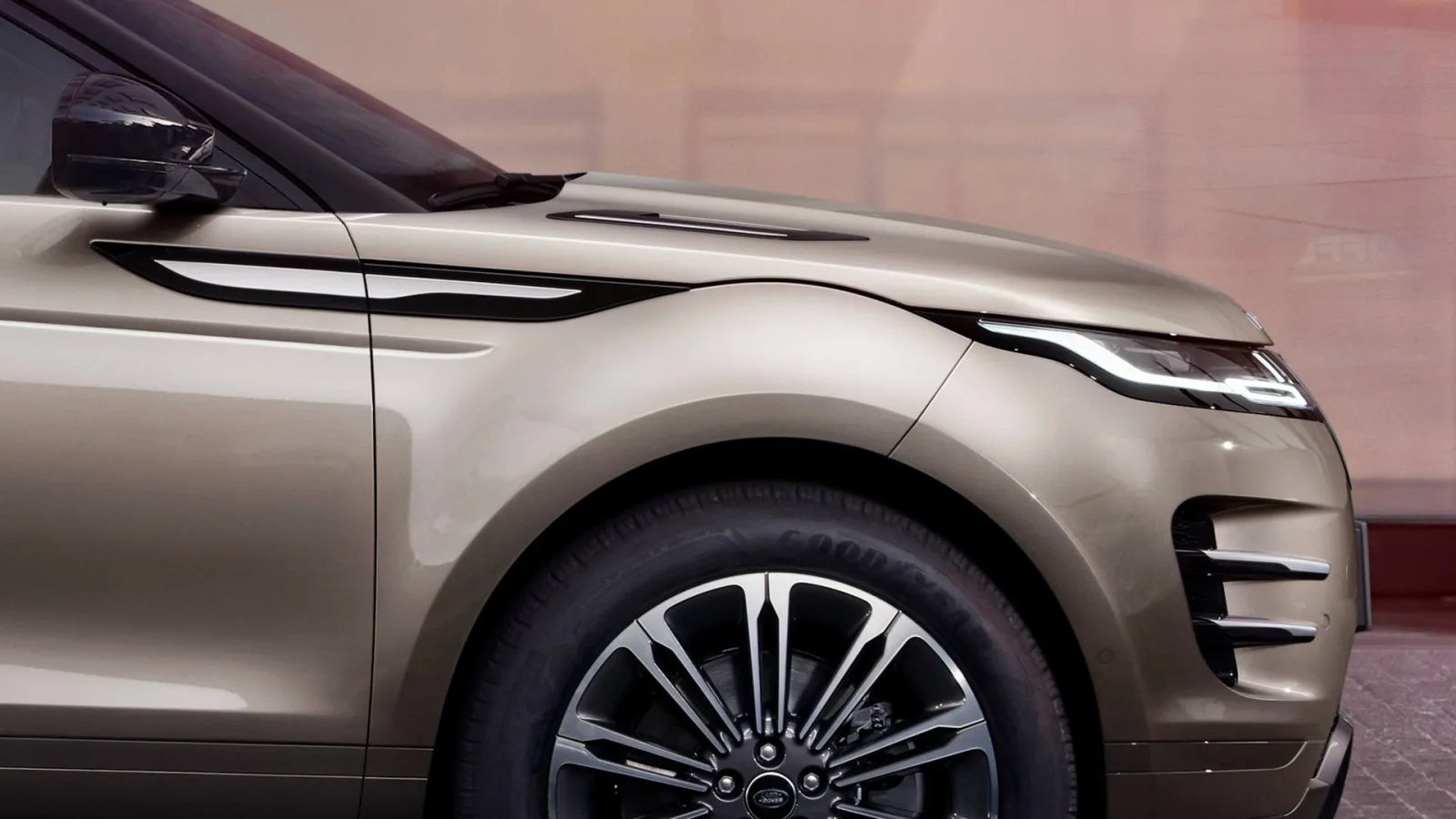 Range Rover Evoque L 2026 — передняя часть и крыло
