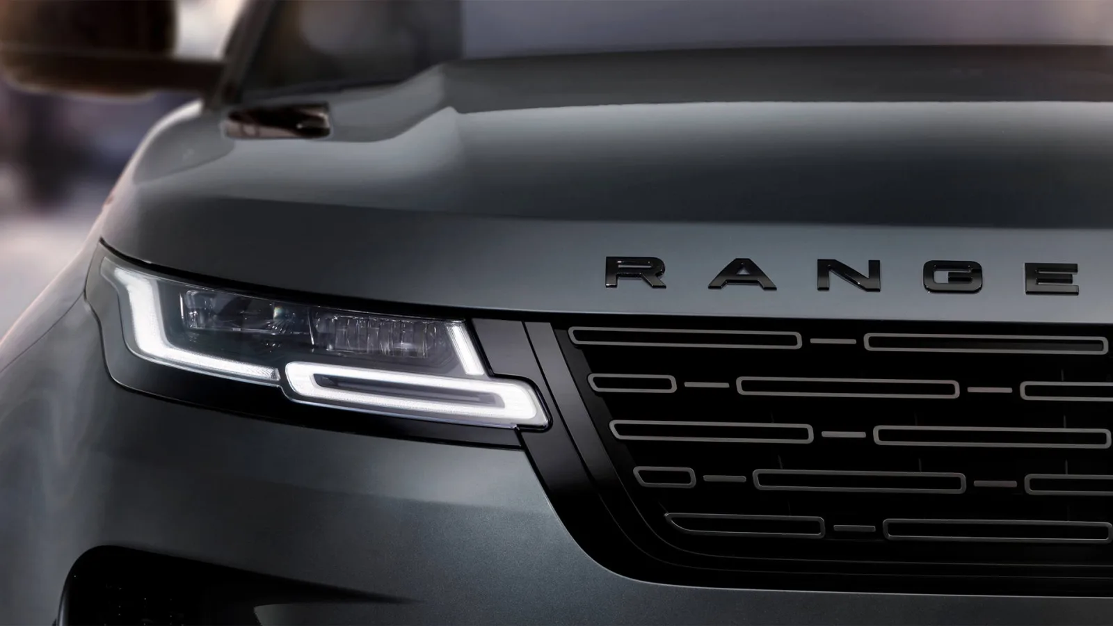 Range Rover Evoque L 2026 — решётка радиатора и фары