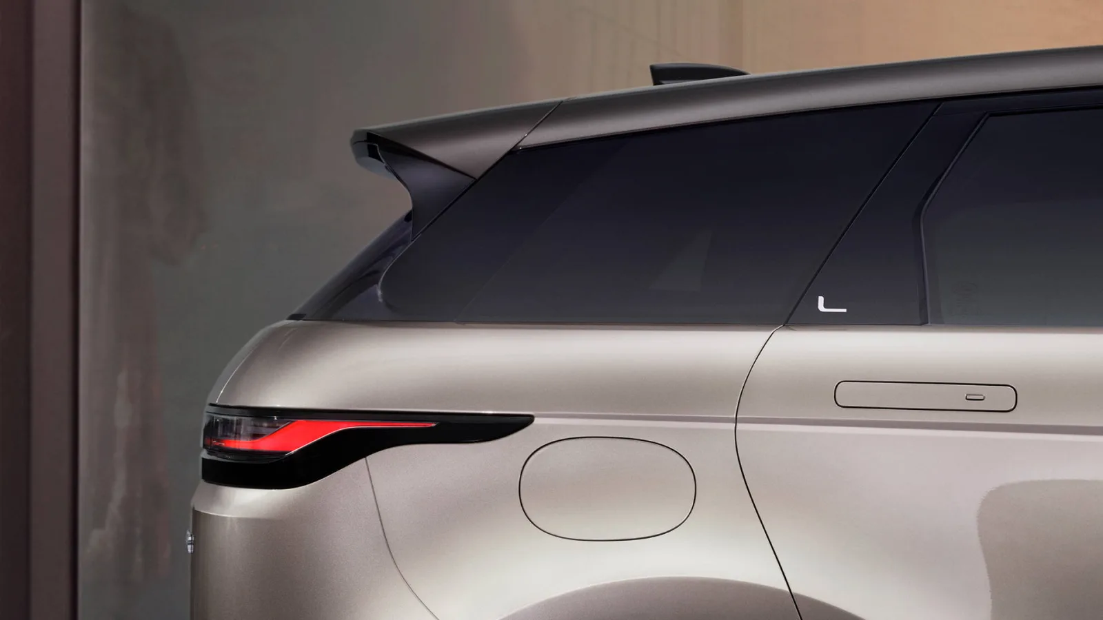 Range Rover Evoque L 2026 — задний фонарь