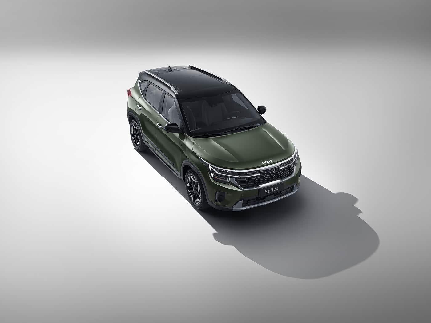 Интерьер Kia Seltos 2026 — дисплей 10.25 и камеры 360