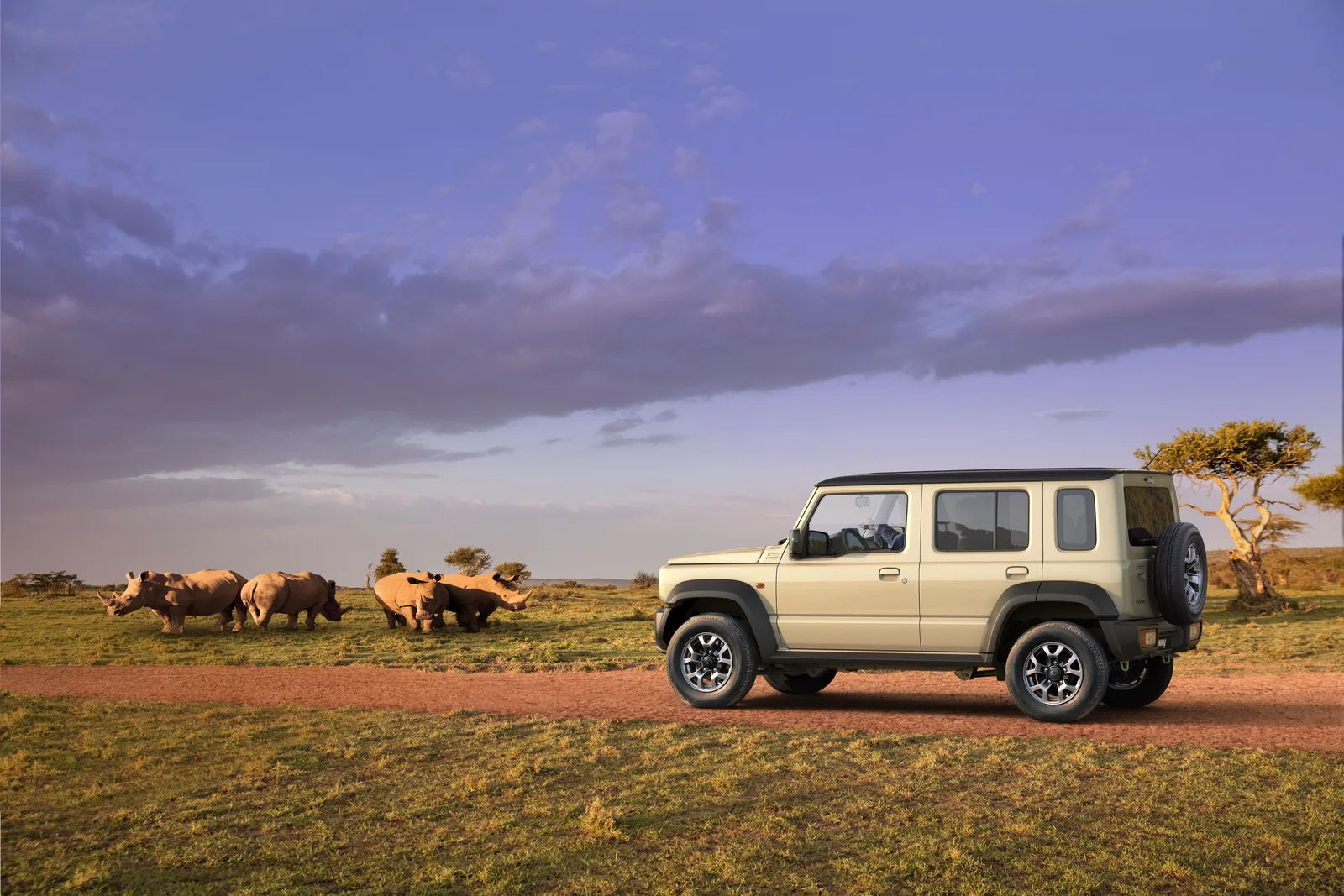 Suzuki Jimny 5-дверный 2026 — вид сбоку, длинный кузов