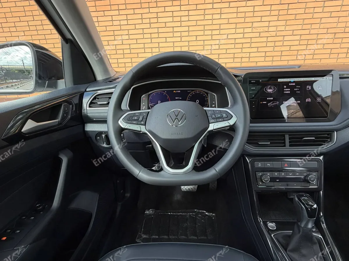 Место водителя Volkswagen Tharu XR 2026
