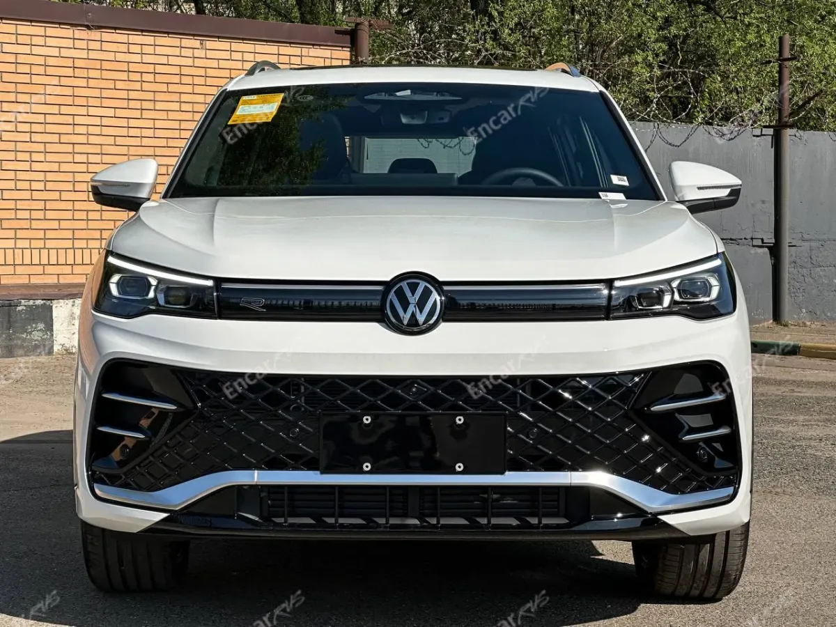 Volkswagen Tiguan L Pro 2026 — вид спереди