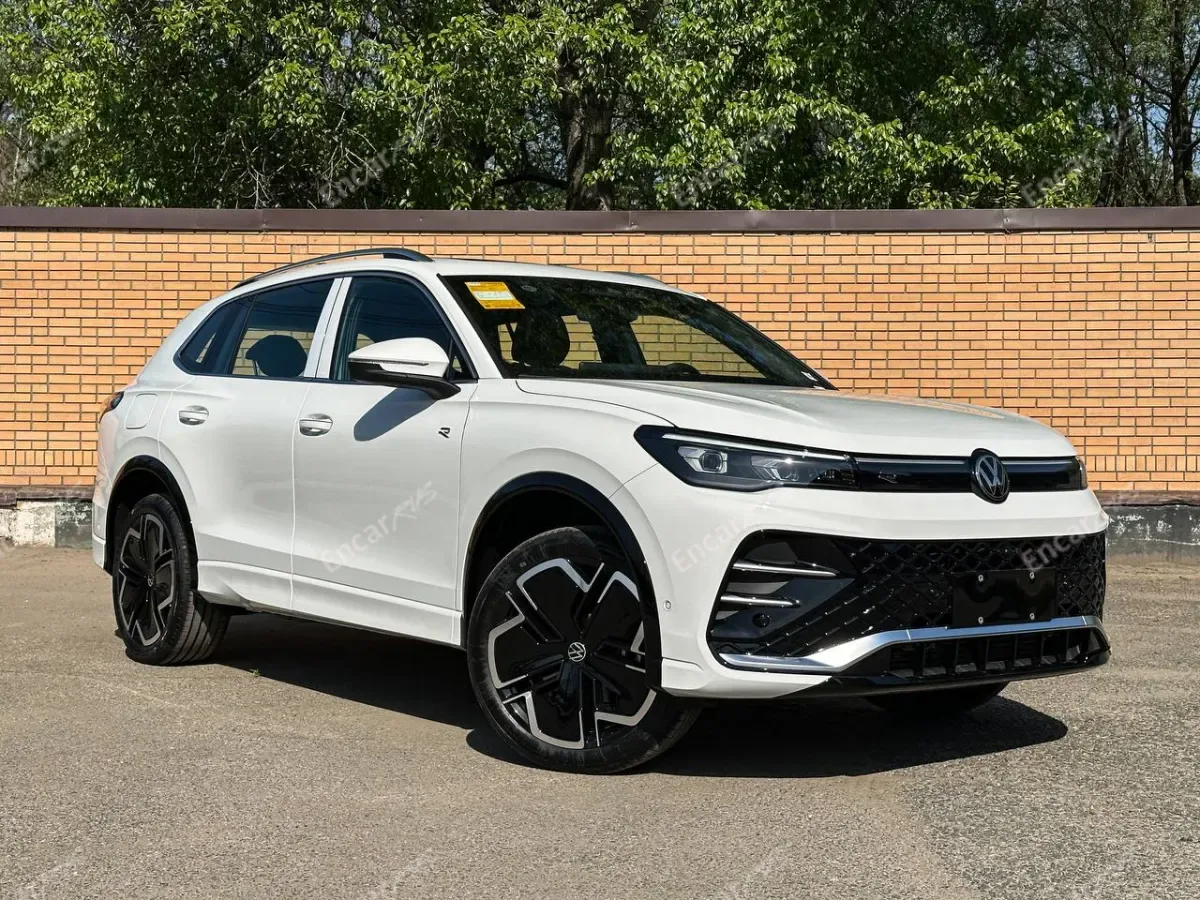 Volkswagen Tiguan L Pro 2026 — передняя часть справа