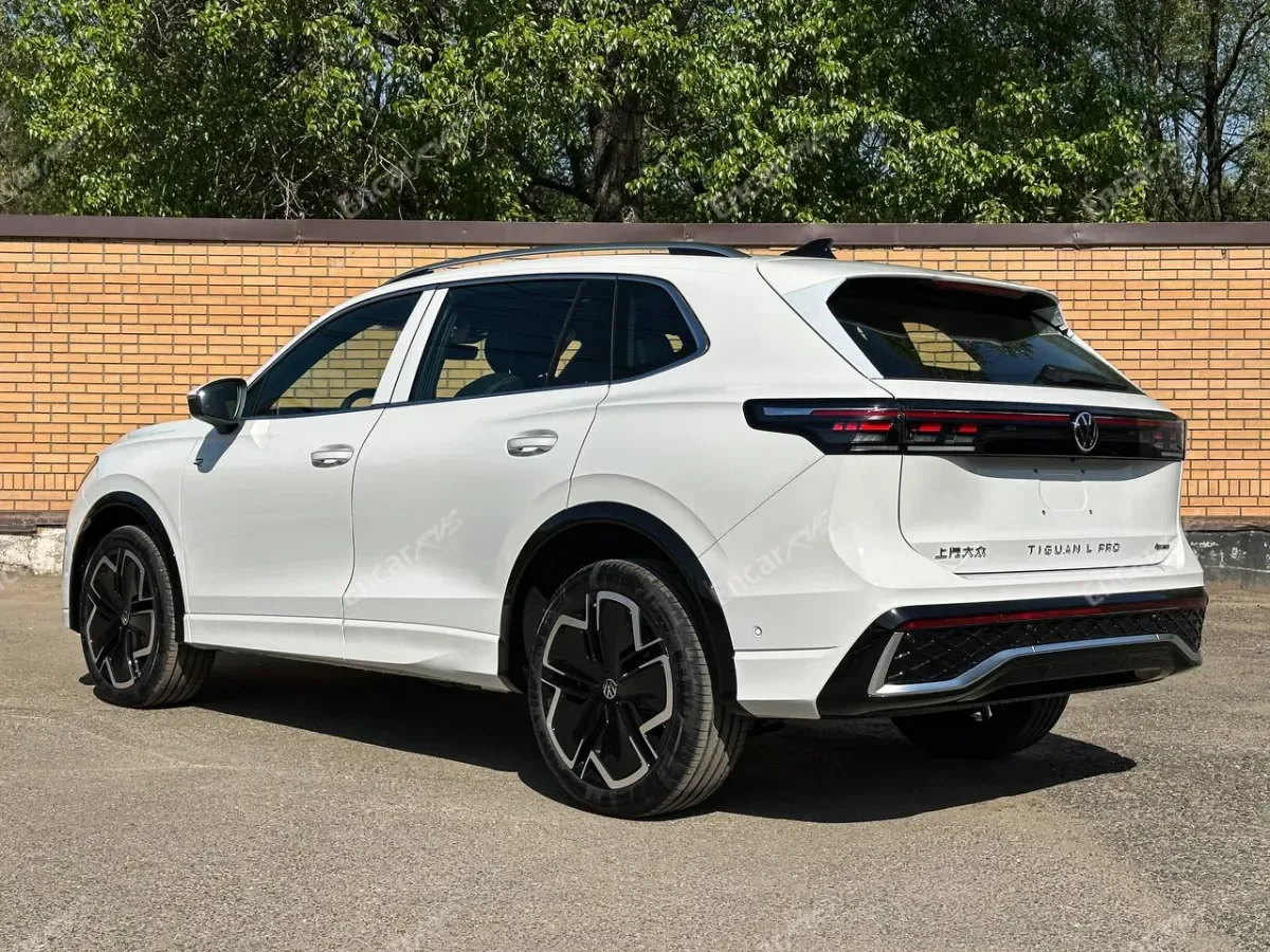 Volkswagen Tiguan L Pro 2026 — задняя часть справа