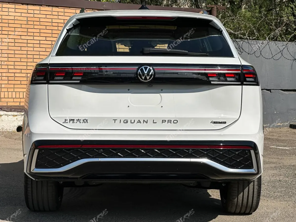 Volkswagen Tiguan L Pro 2026 — вид сзади