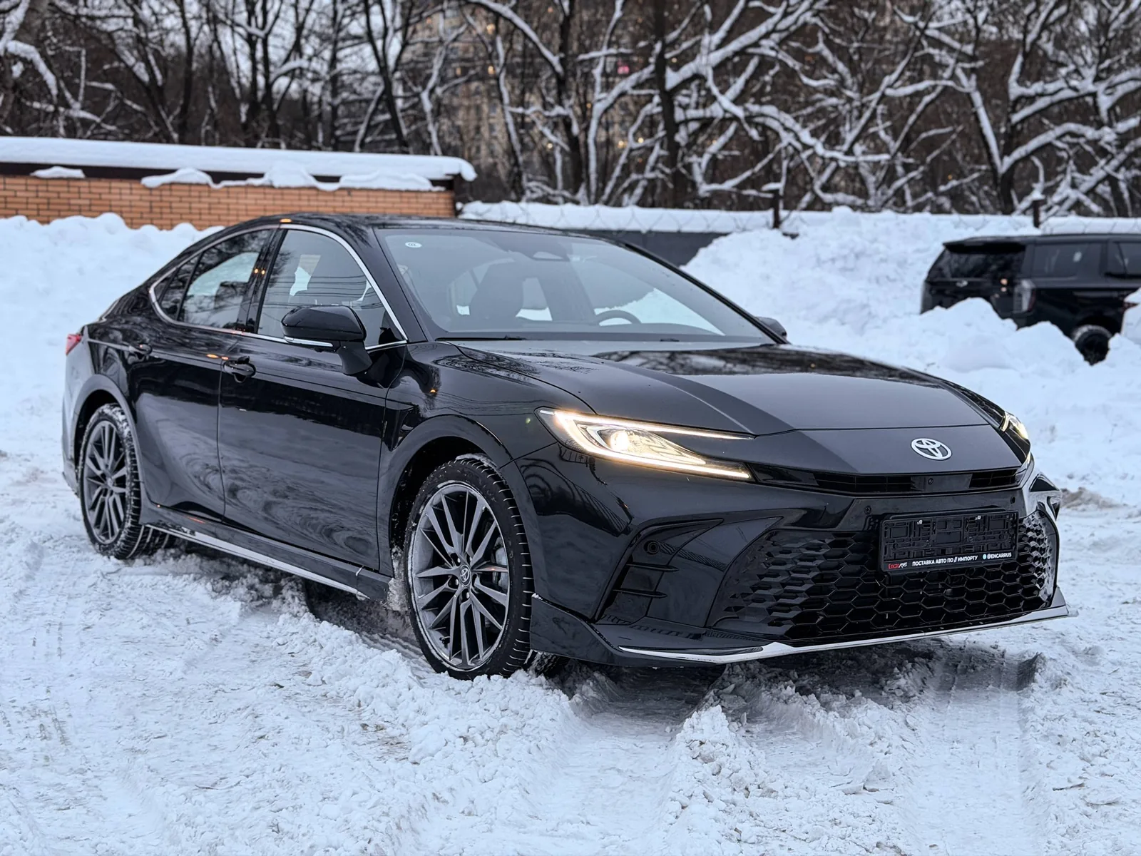 Toyota Camry 2026 — три четверти спереди