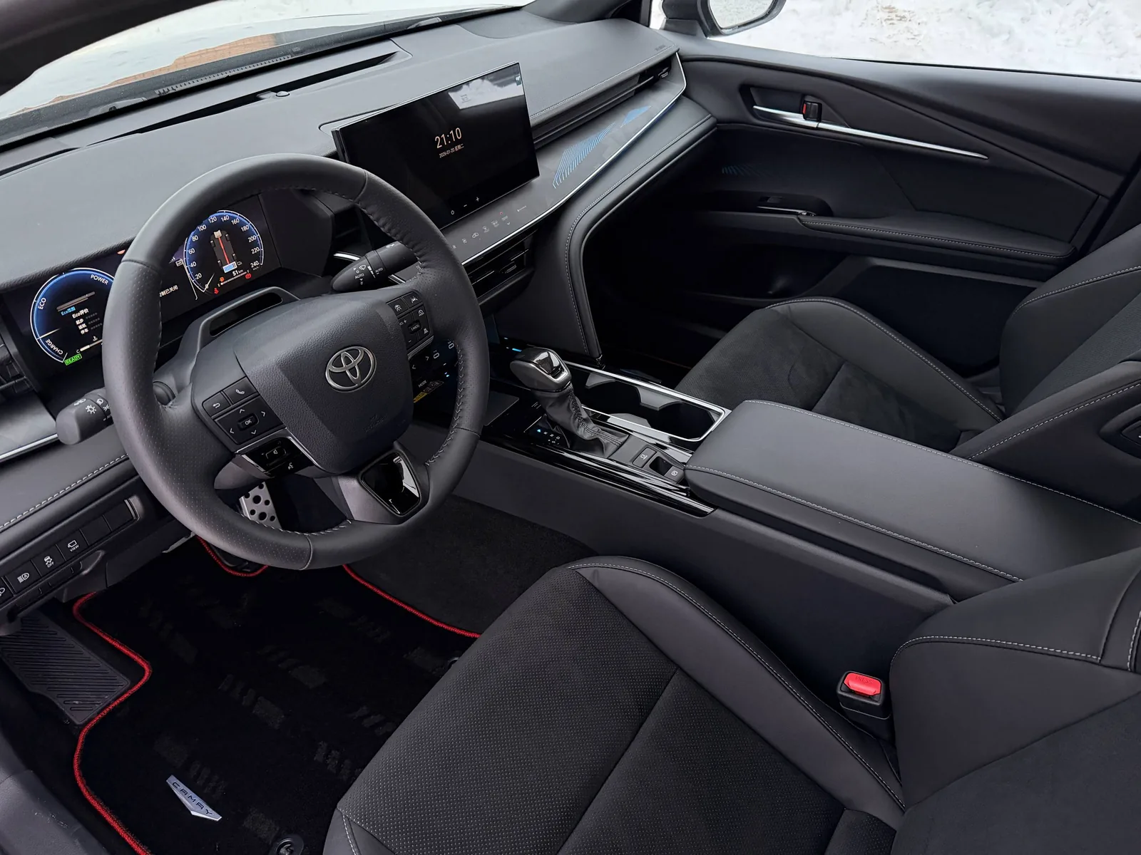 Кокпит Toyota Camry 2026 — реальное фото