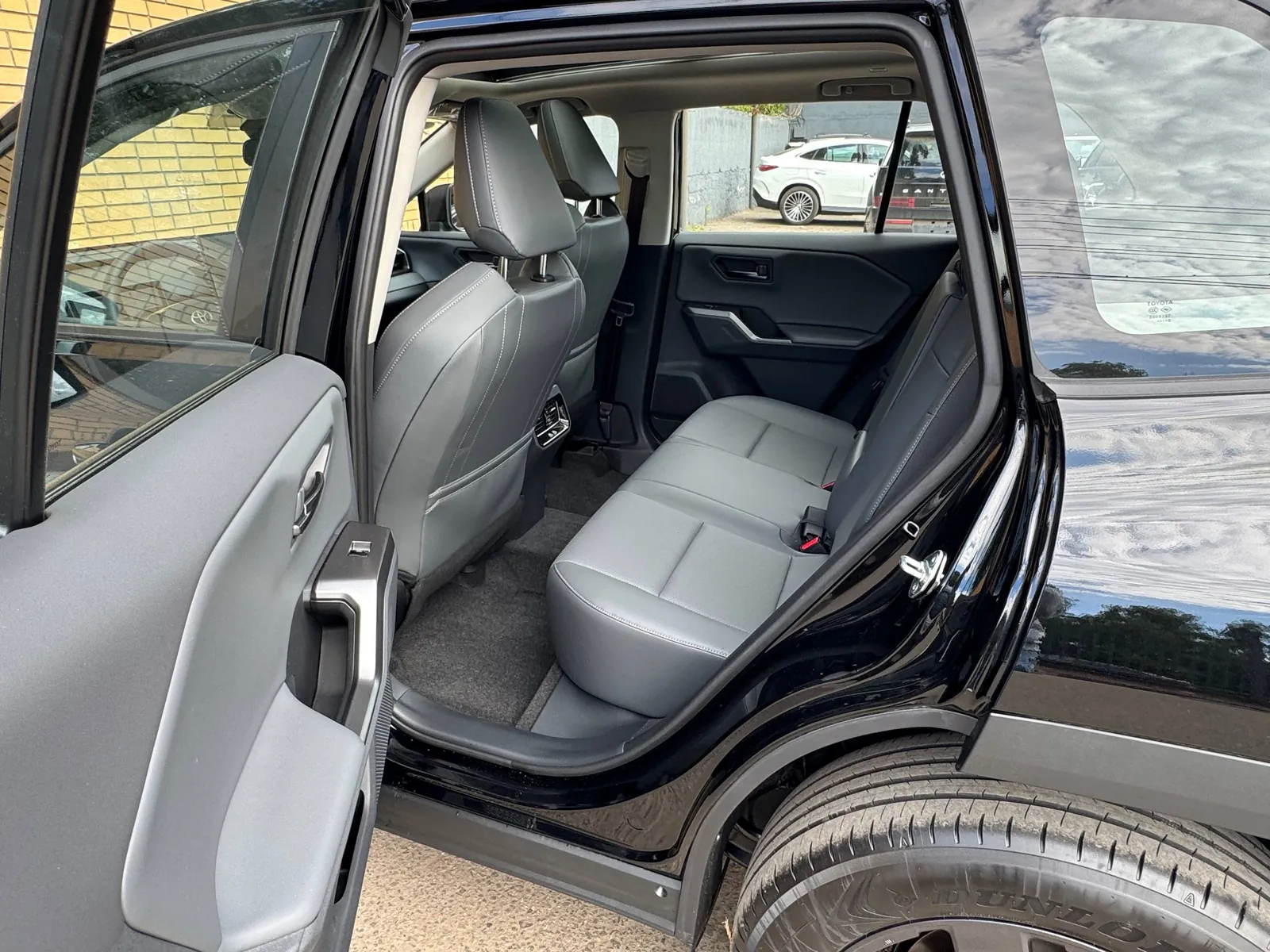 Задний ряд Toyota RAV4 2026
