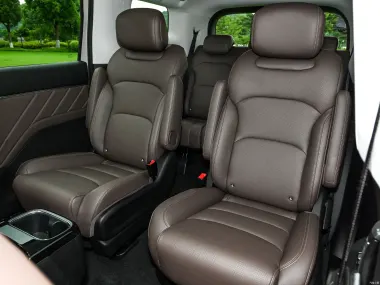 Капитанские кресла второго ряда Wuling Starlight 730
