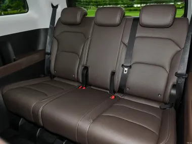 Третий ряд Wuling Starlight 730 — диван на троих