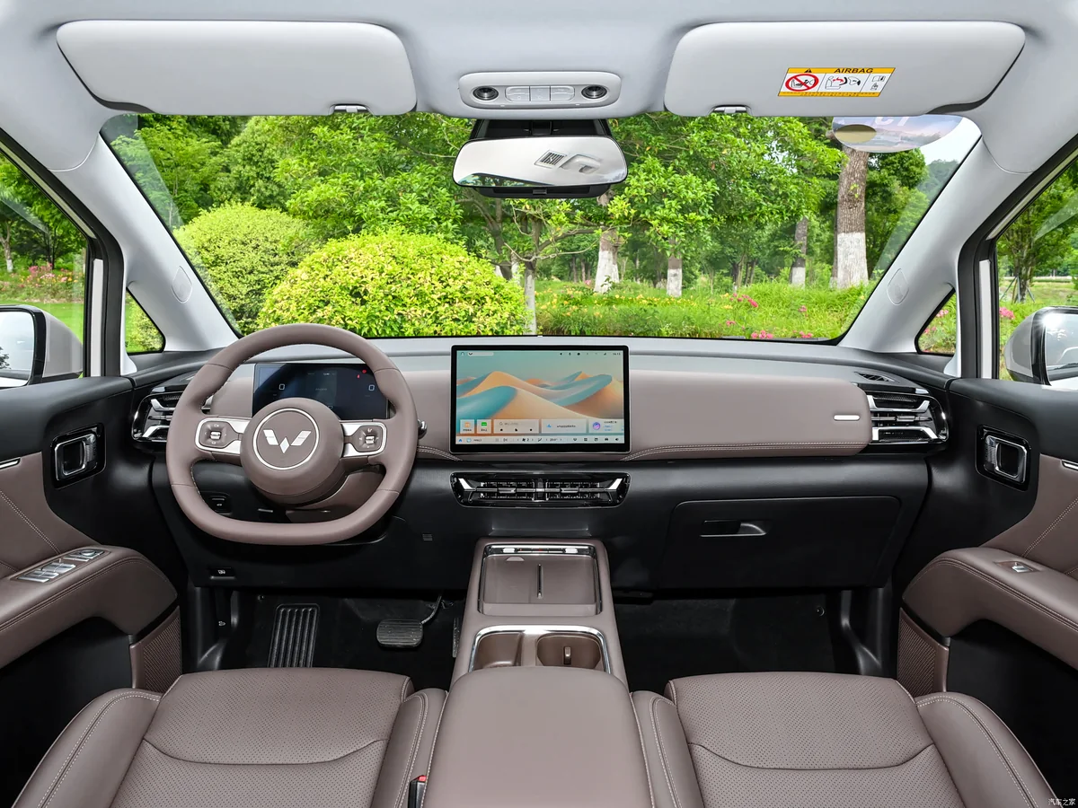 Передняя панель и экран Wuling Starlight 730 2026